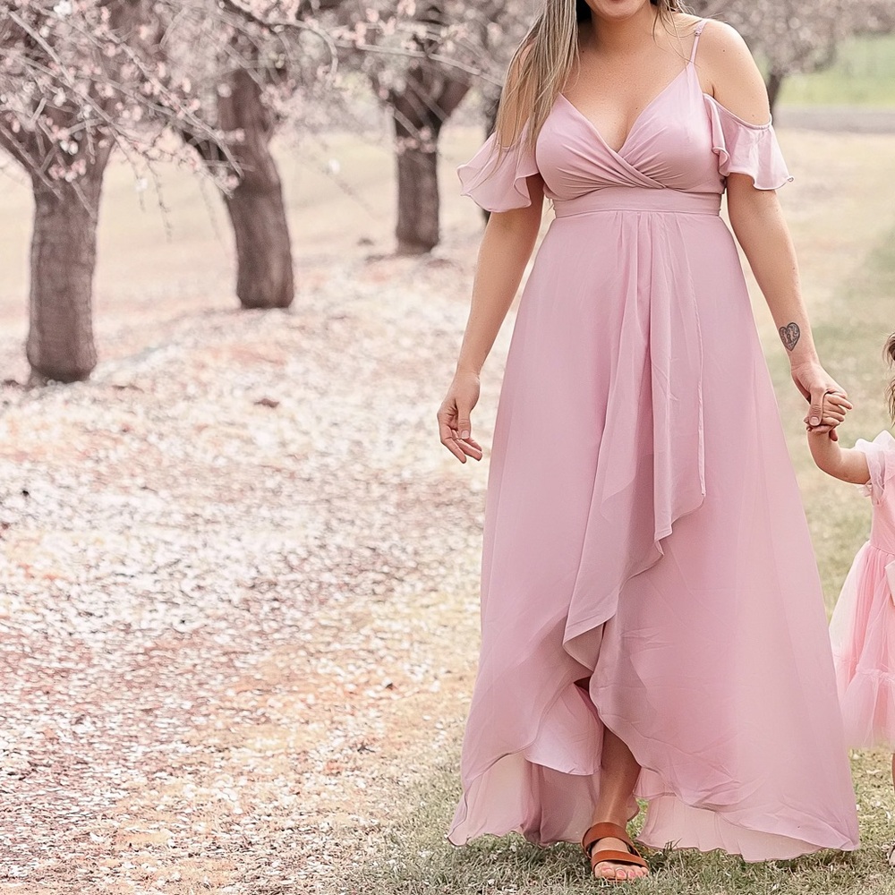 Size medium dress. Worn ONCE for family photos only